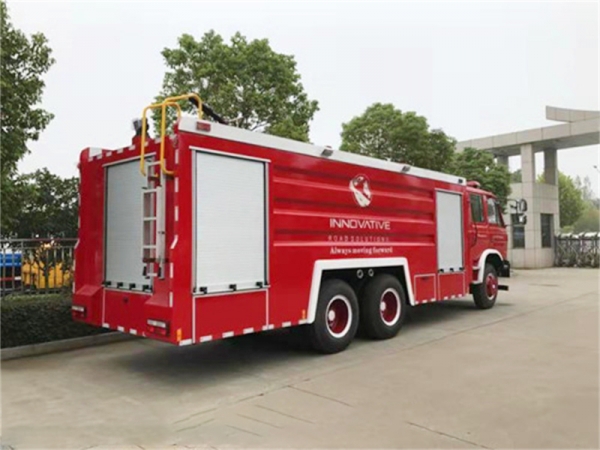 东风12-14吨后双桥水罐消防车