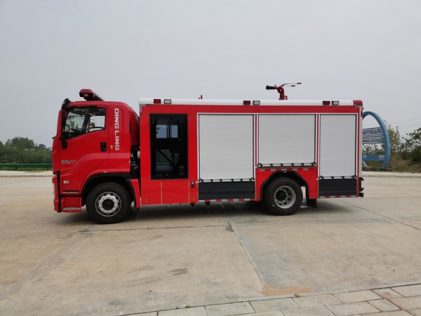 五十铃6吨水罐消防车