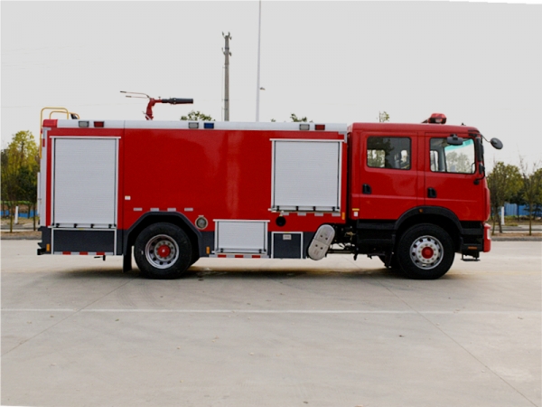 国六8吨东风D9水罐消防车