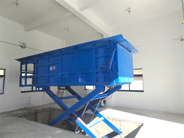 地埋式垃圾压缩站（底举）