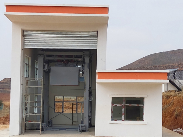 三缸四柱垂直式垃圾压缩站